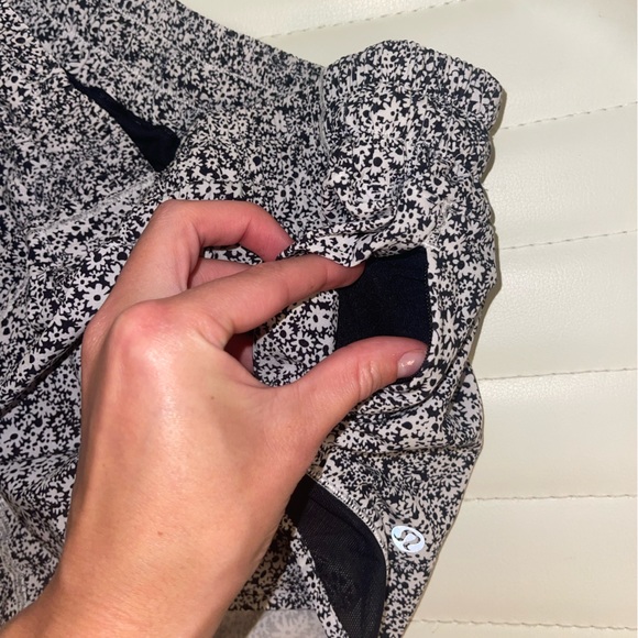 Lululelon hotty hot shorts (2” inseam), black and white daisy design , size 4 - Picture 4 of 4